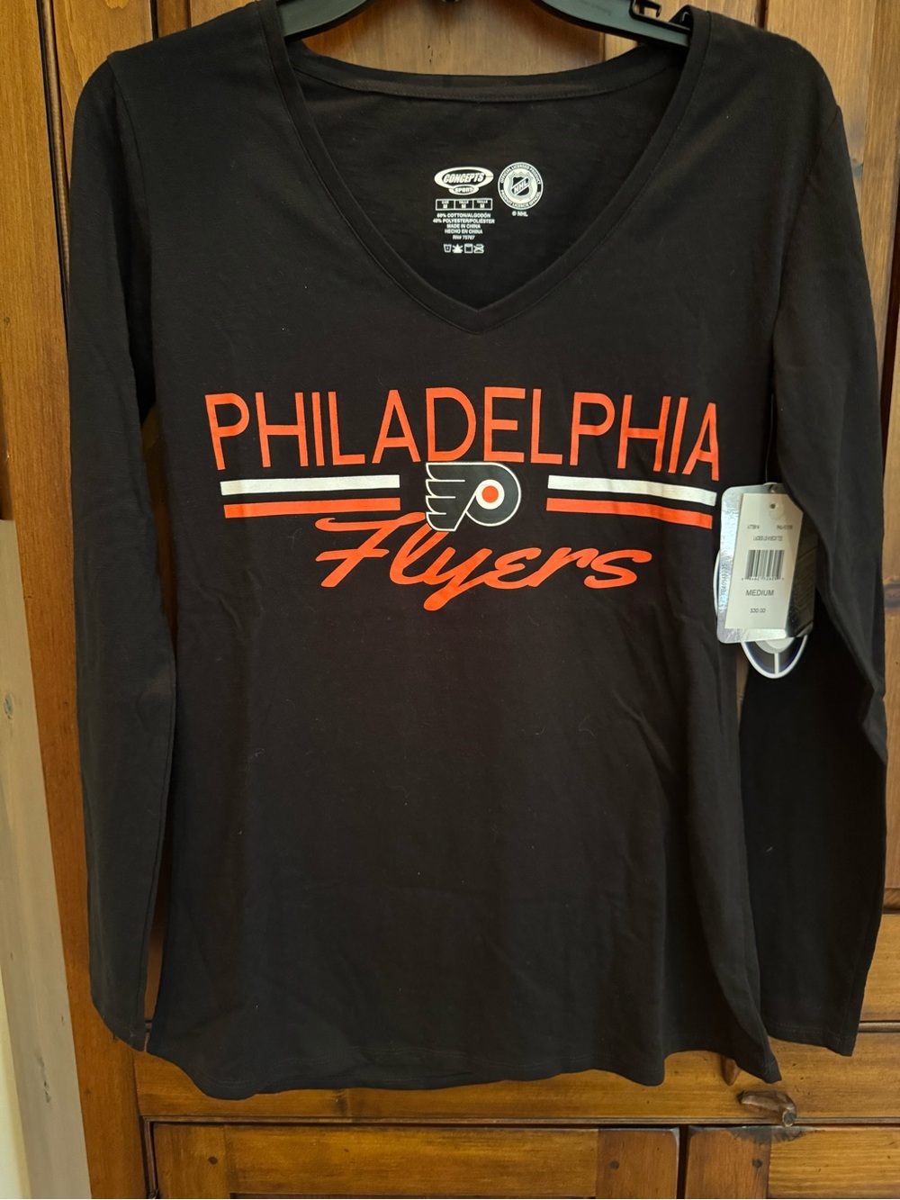 Concept Sports Medium Philadelphia Flyers Black V-Neck Long Sleeve T-Shirt NWT